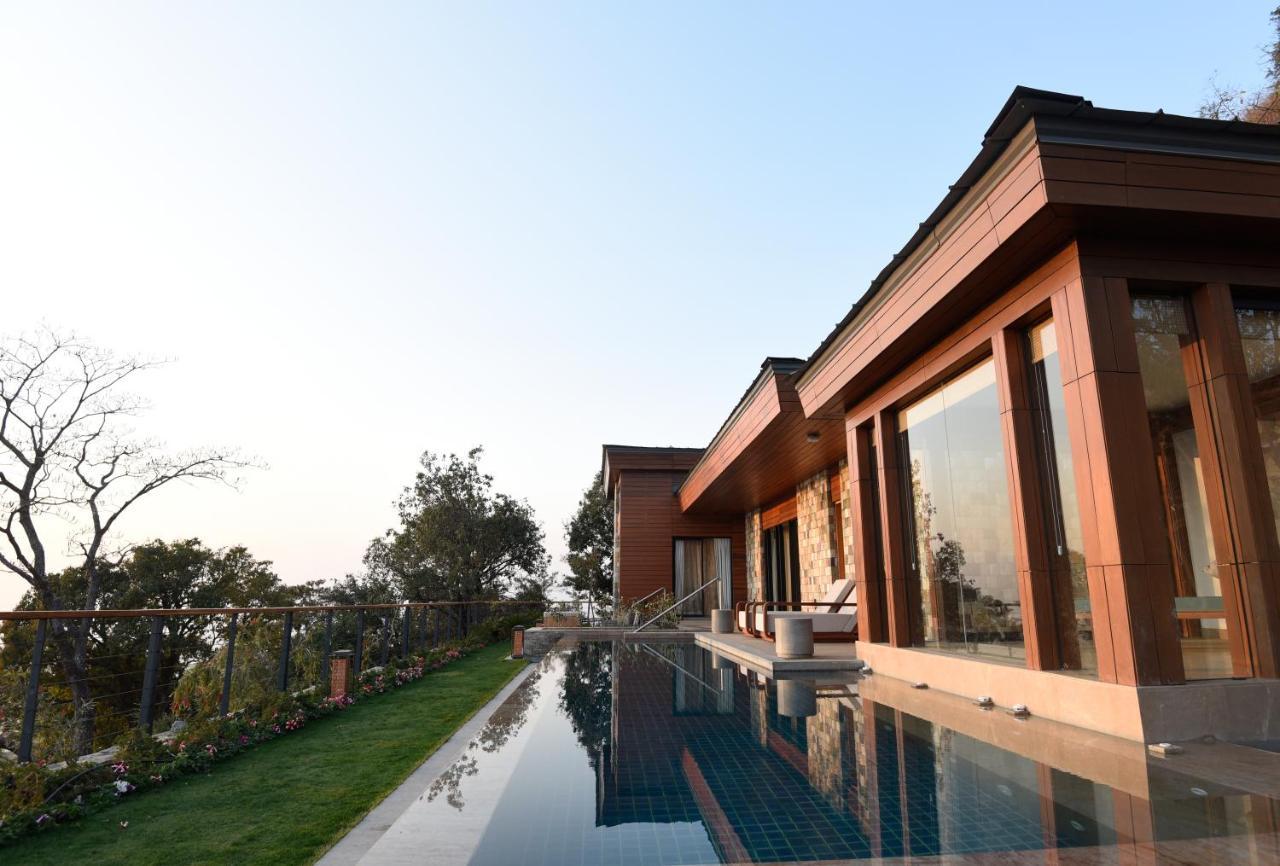 Royal Garden Villa Balcony Mountain View,1480530173:JPEG